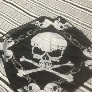 Skull & crossbones bandana ☠️